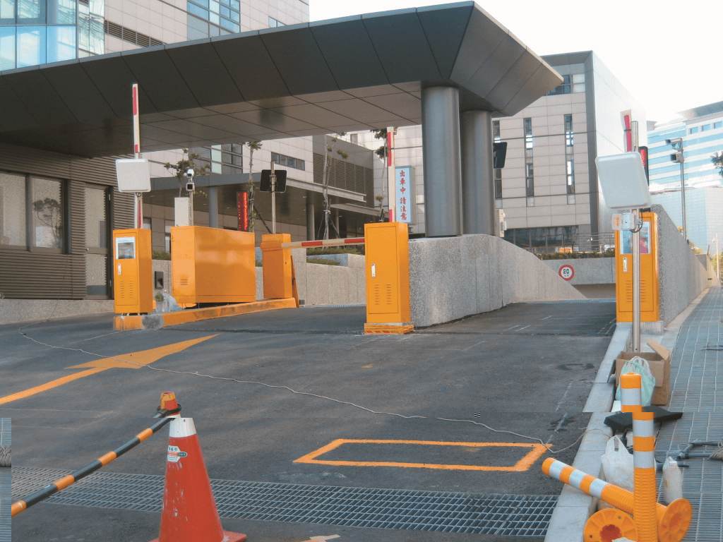 من النشط إلى السلبي: الاختلافات وتطبيقات أنواع مختلفة من أجهزة قراءة RFID للسيارات